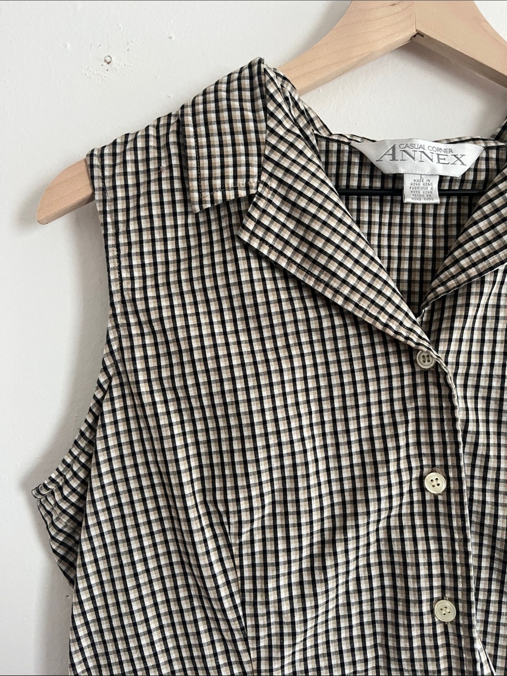 Casual Corner Black and White Gingham Sleeveless Button-Down Top - Picture 3 of 5